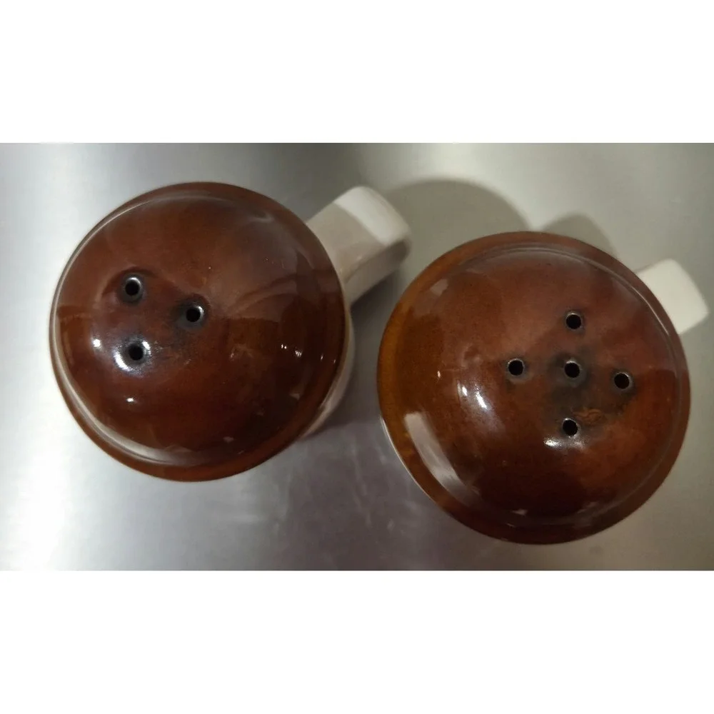 VINTAGE Ceramic Salt and Pepper Shaker Set Pottery Large Shakers‎ with Handles